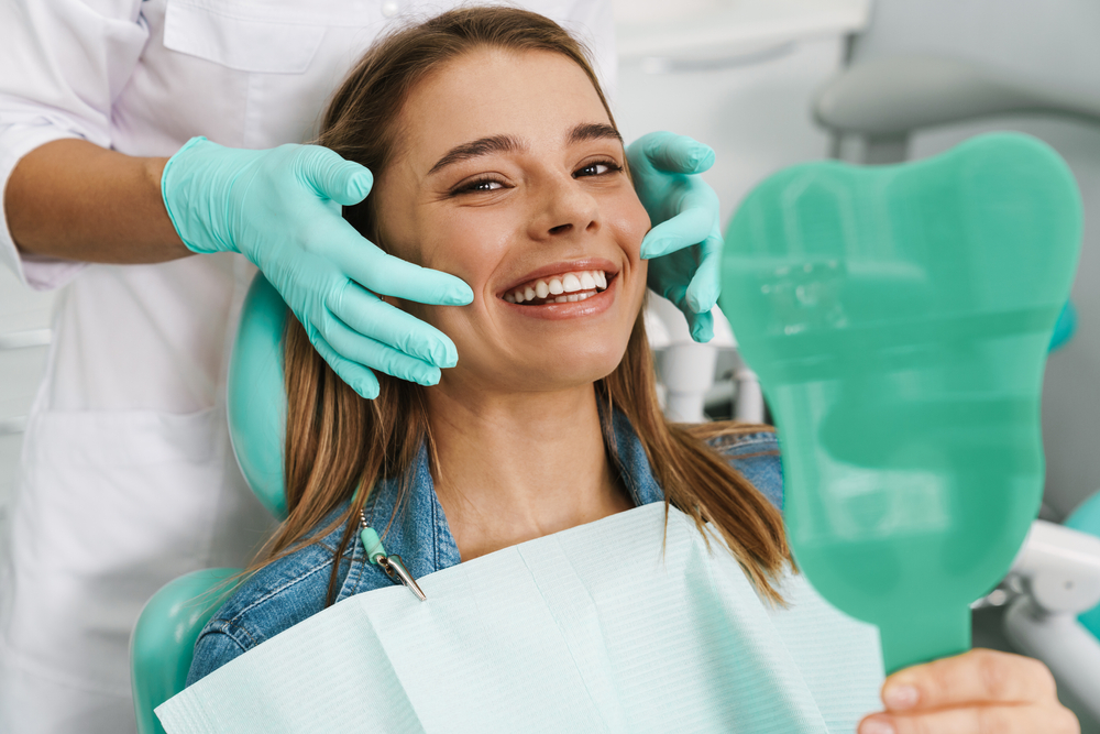 Patient and oral surgeon discussing wisdom teeth recovery in a modern dental office